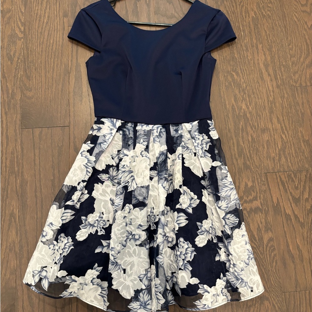 NWOT - Juniors dress, size 5/6